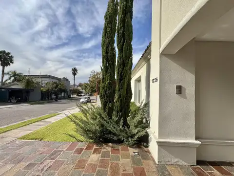Casa en Venta con 4 cocheras