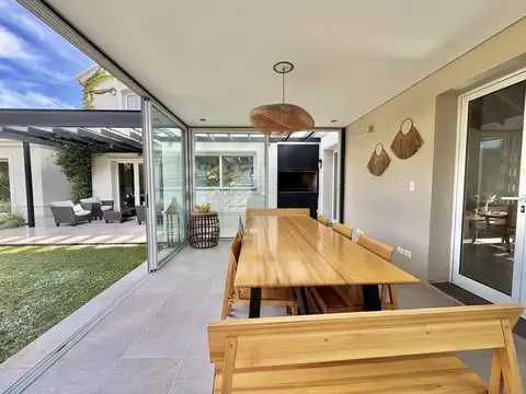 Casa 8 ambientes con 3 baños