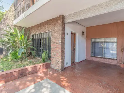 VENTA DE PH 3 AMBIENTES CON PATIO Y ENTRADA INDEPENDIENTE EN VERSALLES