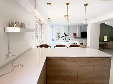 Avenida Lidoro J. Quinteros 1300