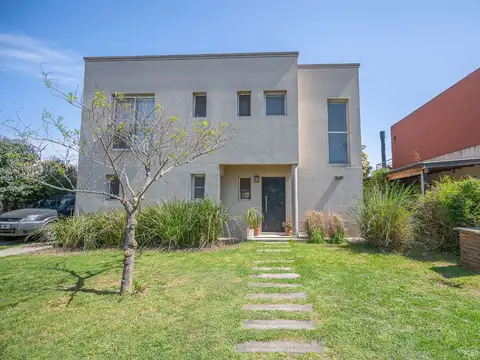 Casa 5 ambientes con 3 baños