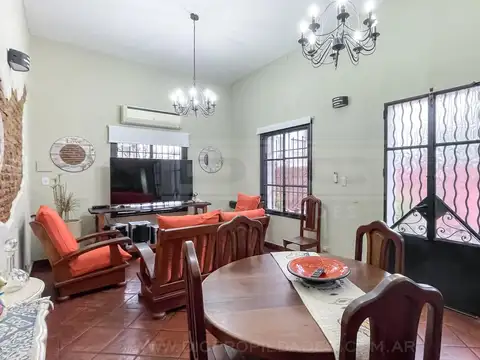 Casa 4 ambientes con 2 baños