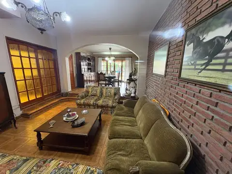 Casa en Venta con 2 cocheras