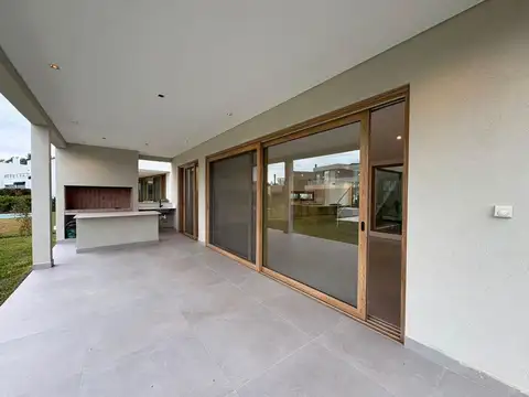 Casa en Venta en Benavidez, USD 735.000