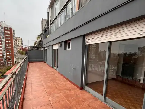 Semipiso de 4 Amb - Apto Credito - Luminoso con Balcon Terraza - Reciclado a Nuevo - Bajas Expensas