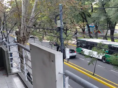 AVENIDA CASEROS 3200 - DEPARTAMENTO 3 AMBIENTES AL FRENTE