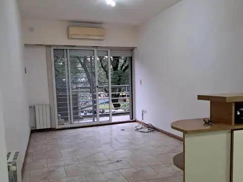 AVENIDA CASEROS 3200 - DEPARTAMENTO 3 AMBIENTES AL FRENTE