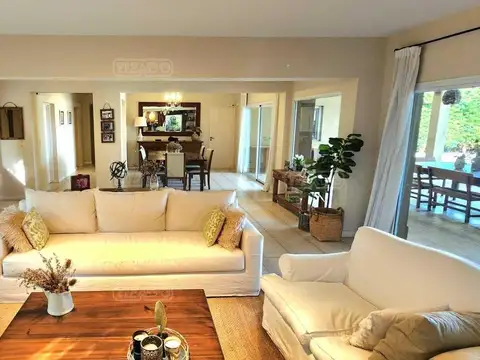 Casa 6 ambientes con 4 baños