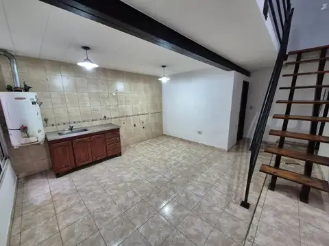 Depto Tipo Casa en Alquiler de 2 dormitorios