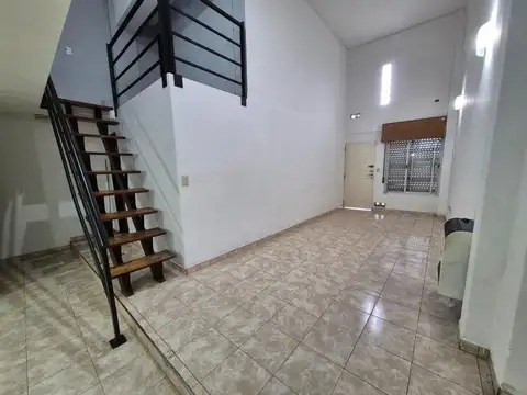 Depto Tipo Casa en Alquiler con 1 cocheras