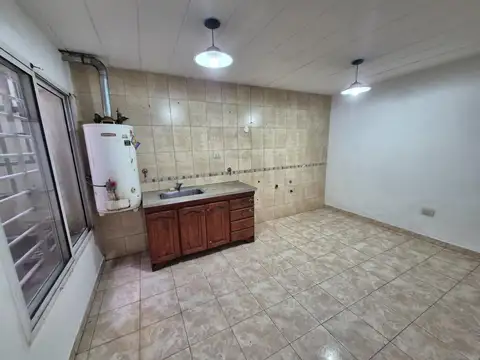 Depto Tipo Casa en Alquiler en Wilde, $ 900.000