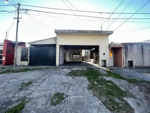 Casa en Venta en La Plata [Cod: ]
