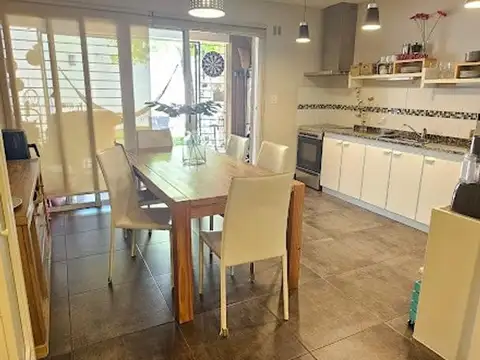 Depto Tipo Casa en Venta con 1 cocheras