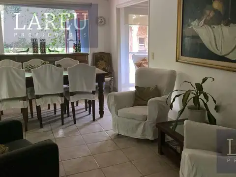 Casa en Alquiler con 1 cochera