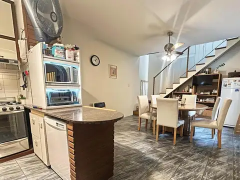 Venta PH 5 Ambientes con Patio, contrafrente en Villa Lynch!