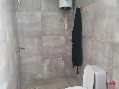Casa 6 ambientes con 2 baños