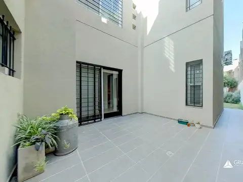 Venta Casa 3 dormitorios Jardin Cochera Radiadores Reciclada Calidad Ameghino y Laprida Rosario Sur