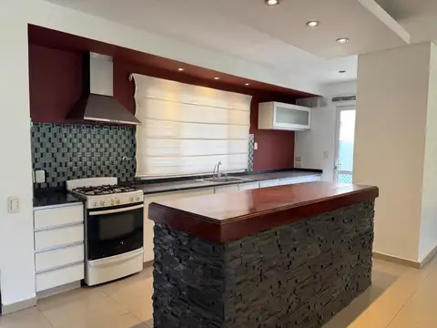 Casa 4 ambientes con 4 baños