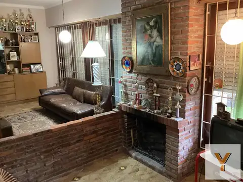 Casa en venta - 3 Dormitorios 3 Baños - Cochera - 550Mts2 - Punta Mogotes