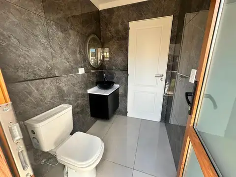 Casa 4 ambientes con 3 baños