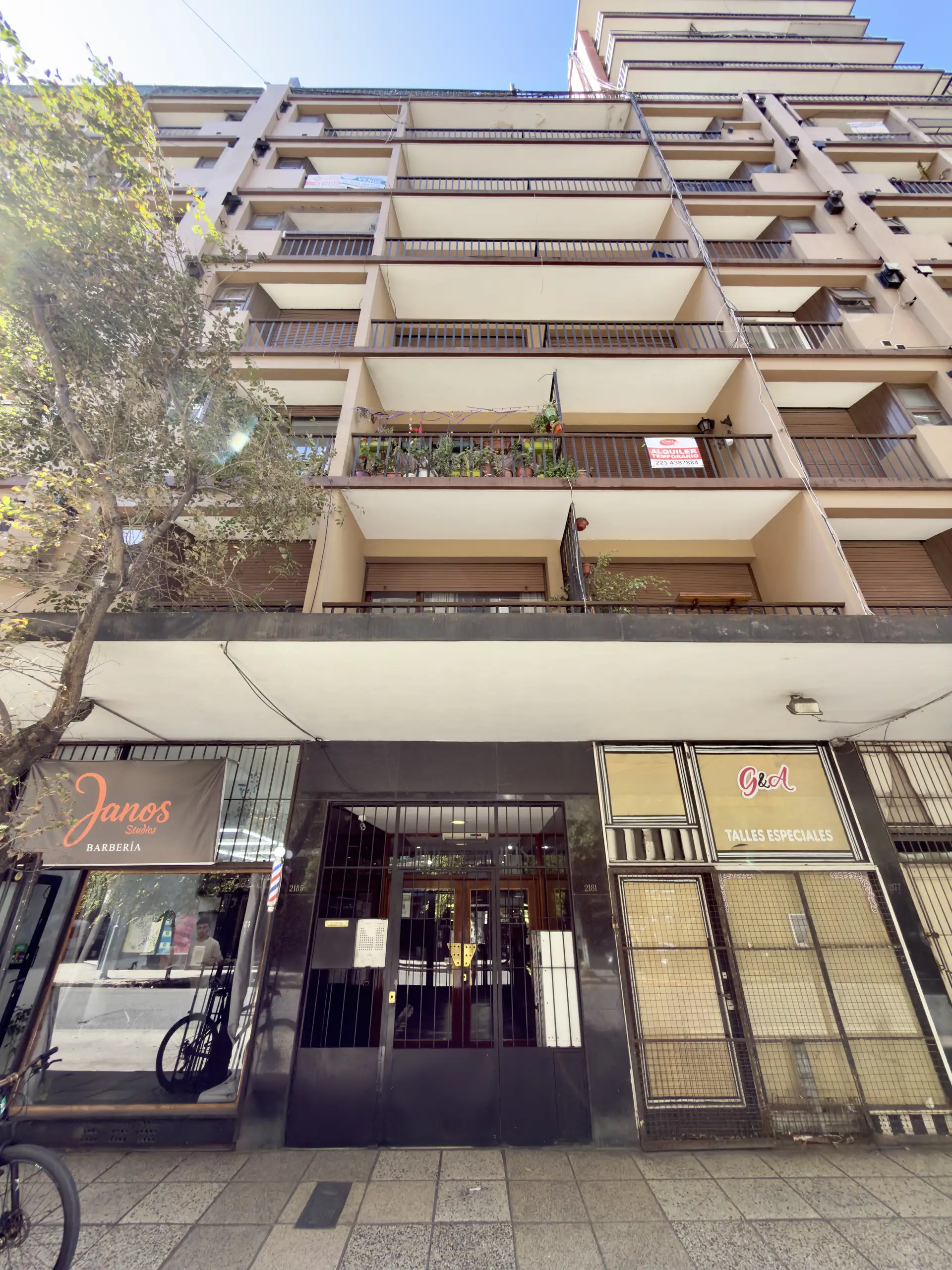 Departamento 1 dormitorio más dependencia, balcón al frente, a metros de Plaza Colón