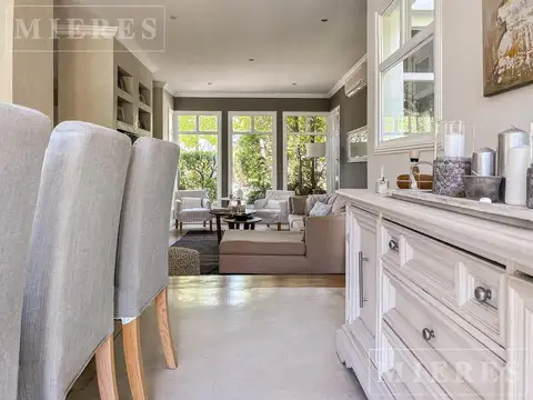 Casa en Venta con 3 cocheras