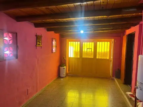 Casa 7 ambientes con 2 baños