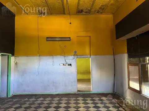 Excelente casa a refaccionar en esquina en Venta en Avellaneda