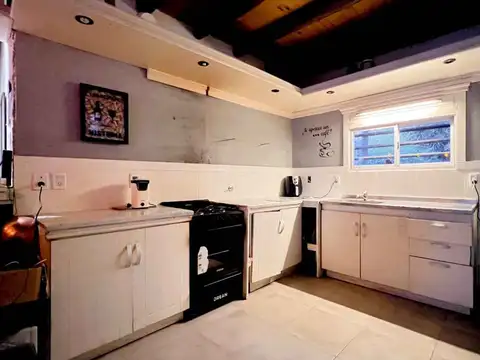Casa 4 ambientes con 2 baños