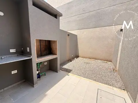 Depto Tipo Casa en Alquiler con 1 cocheras