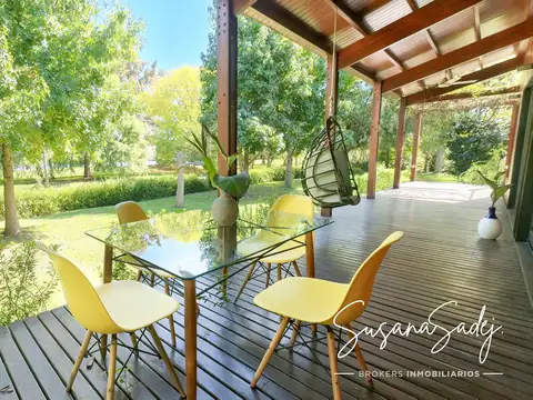 Casa en Venta con 2 cocheras