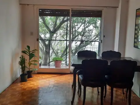 Departamento 4 ambientes con cochera y balcón