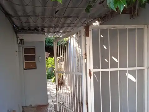 Casa en excelente ubicación ! patio y cochera !