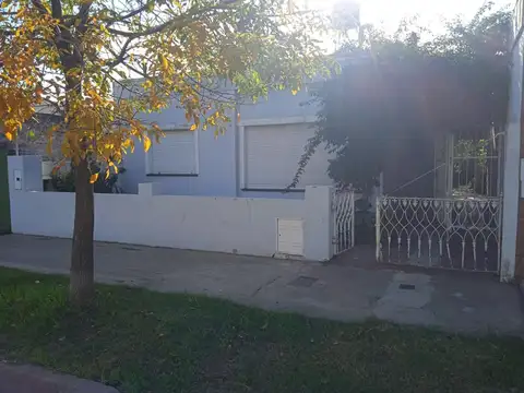 Casa 2 ambientes con 1 baño