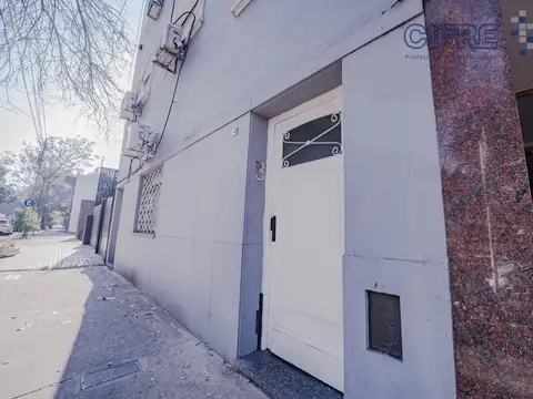 Departamento 1ero por escalera de 3 ambientes a refaccionar, a 5 cuadras de la plaza Arenales