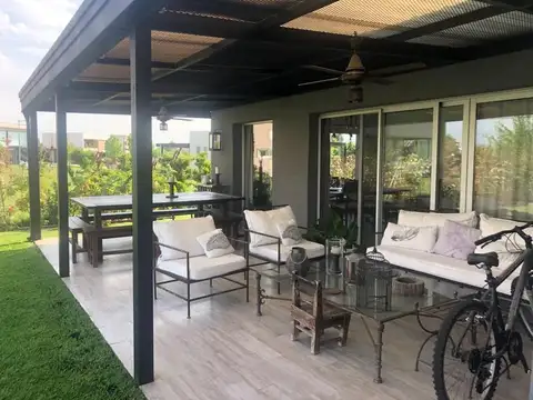 Casa en Alquiler en Ayres Plaza, $ 2.500