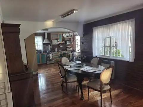 Casa 5 ambientes con 2 baños
