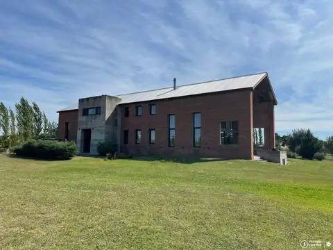 Casa en Venta / Alquiler 3 dormitorios, 1 suite, 26000 m2 en Las Vizcachas