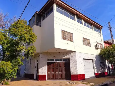 VENTA CASA 5 AMBIENTES C/ LOCAL, COCHERA, TERRAZA