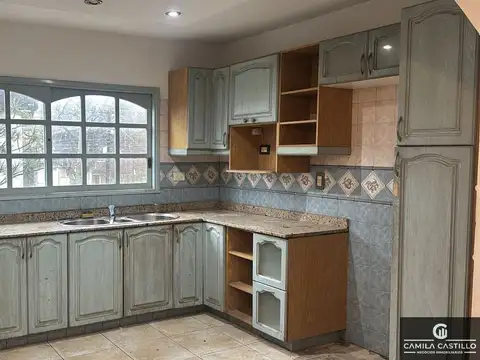 Casa en Alquiler en Villa Raffo, $ 1.900.000