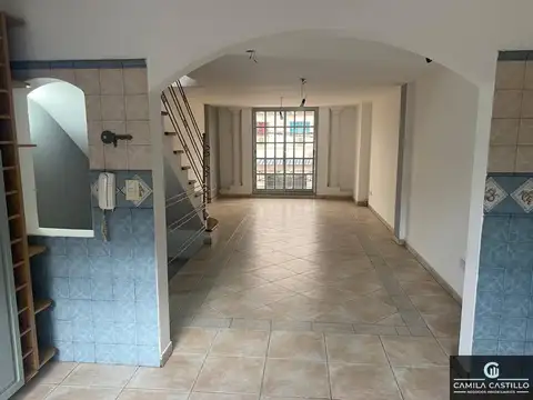 Casa en Alquiler con 1 cochera