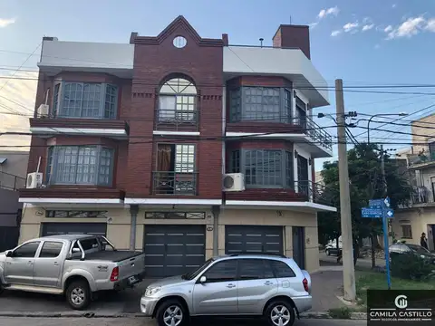 Casa en alquiler tres dormitorios c/ cochera en Villa Raffo