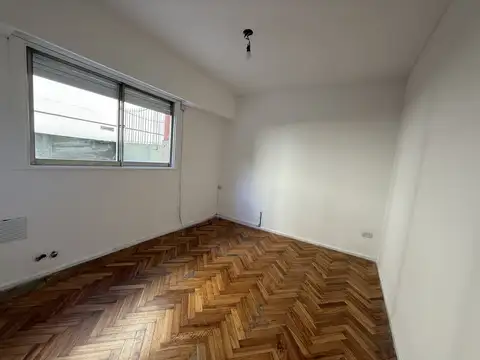 Departamento de 2 amb con patio  en ALQUILER