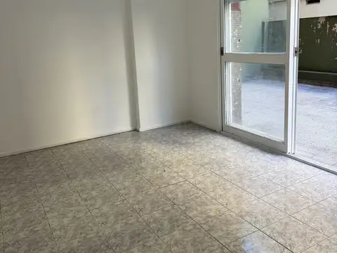 Departamento de 2 amb con patio  en ALQUILER
