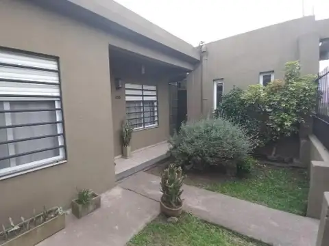 818 e/ Camino Belgrano y 877