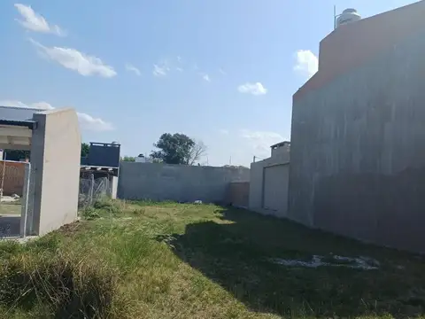 Terreno en  venta con todos los servicios en estación Alvear
