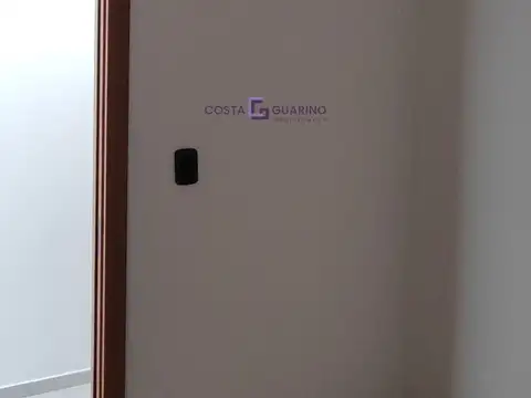 Excelente departamento de 2 ambientes en primer piso a ESTRENAR con balcón