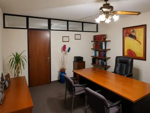 Oficina en Venta  3 Privados, Recepción y Ascensor
