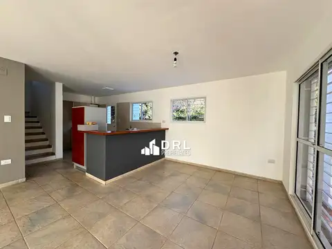 Casa en Alquiler con 1 cochera