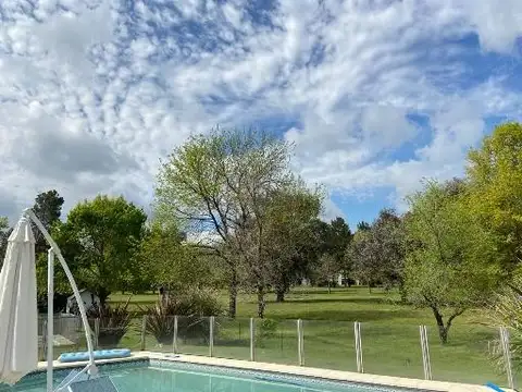 Importante Propiedad al Golf - Club Privado El Ombú